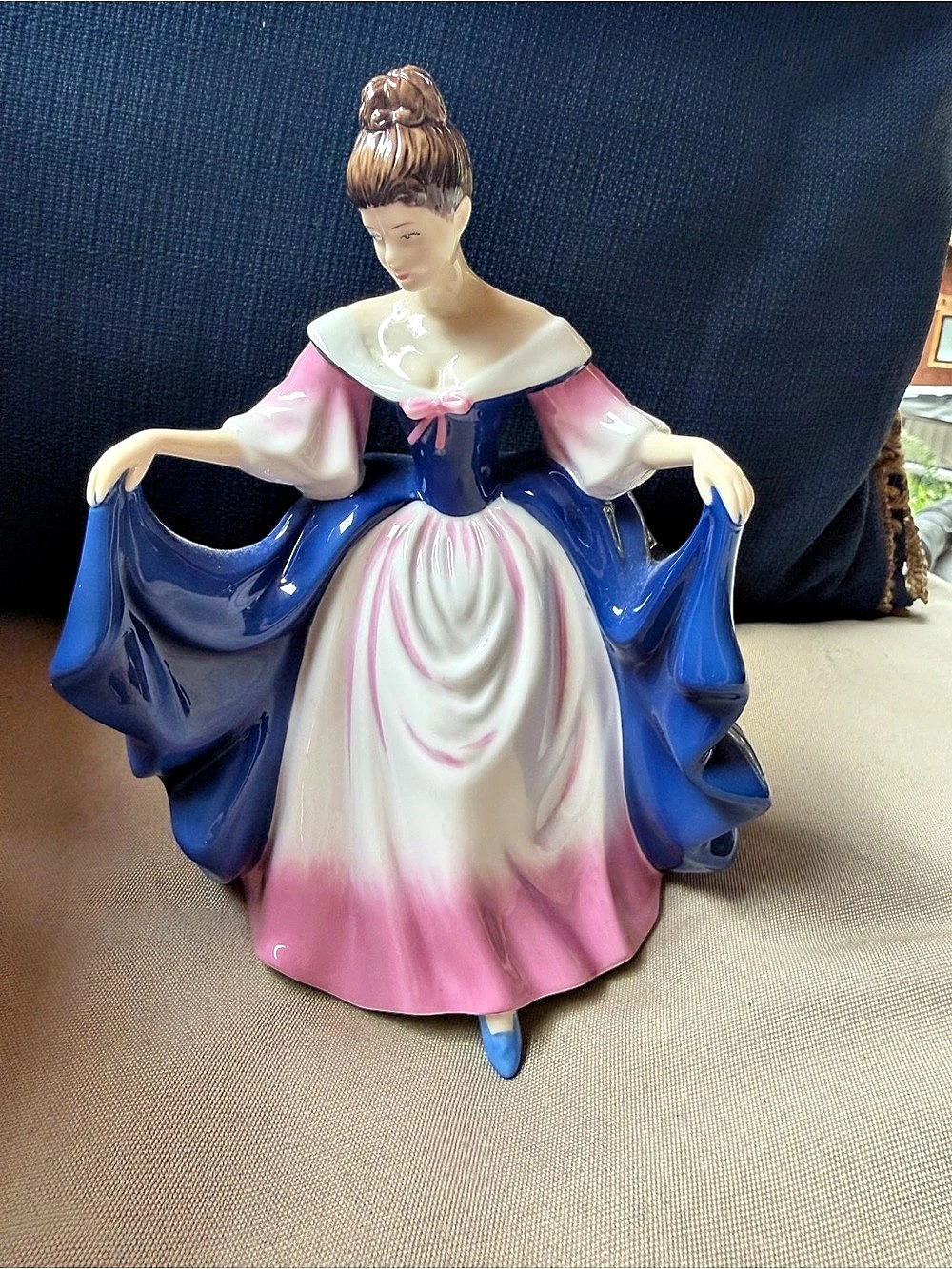 Royal Doulton Première Ladies Porcelain Figurine - Sara - Like New
